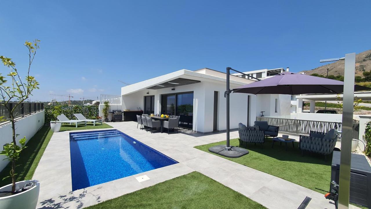 פינסטראט Pool & Snooker Villa מראה חיצוני תמונה