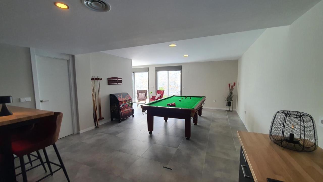 פינסטראט Pool & Snooker Villa מראה חיצוני תמונה